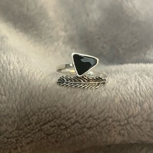 ❤️ 2 for $10 PRICE DROP 
Feather & Arrow Ring